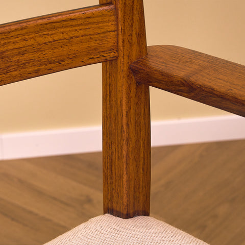 Svenskt set om 4 matstolar med armstöd "Garmi" av Nilson Jonsson för Troeds