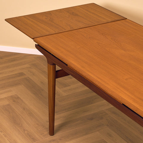 Danish rectangular dining table in teak by Johannes Andersen for Uldum