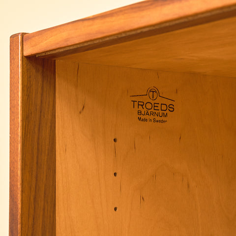 Swedish sideboard in walnut by Nils Jonsson for Troeds, Bjärnum, model 'Arild'