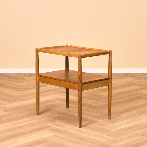 Svenskt sidobord i teak och ek av Engström & Myrstrand för Tingströms, modell "Arena"