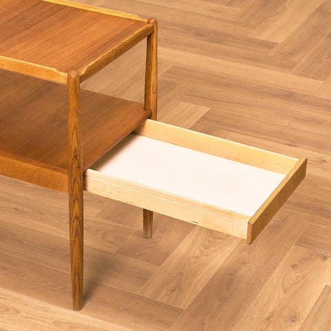 Svenskt sidobord i teak och ek av Engström & Myrstrand för Tingströms, modell "Arena"