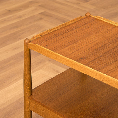 Svenskt sidobord i teak och ek av Engström & Myrstrand för Tingströms, modell "Arena"