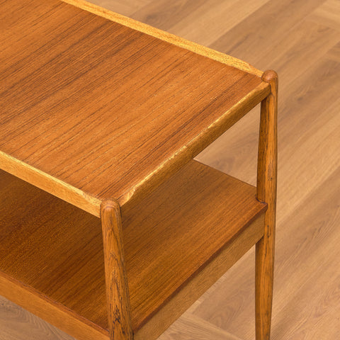 Svenskt sidobord i teak och ek av Engström & Myrstrand för Tingströms, modell "Arena"