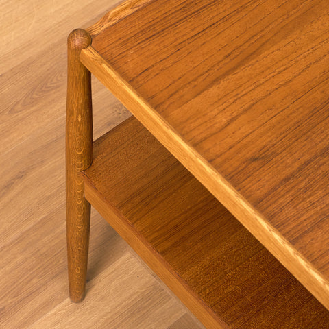 Svenskt sidobord i teak och ek av Engström & Myrstrand för Tingströms, modell "Arena"