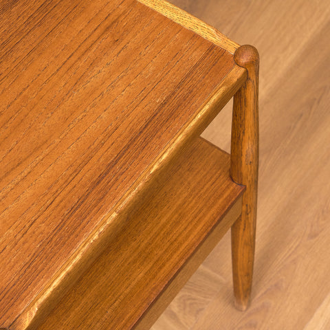 Svenskt sidobord i teak och ek av Engström & Myrstrand för Tingströms, modell "Arena"