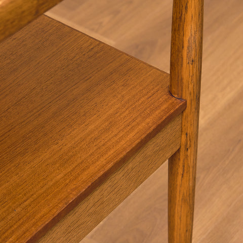 Svenskt sidobord i teak och ek av Engström & Myrstrand för Tingströms, modell "Arena"