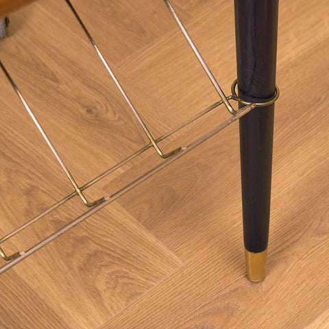 Svenskt sidobord med tidningshylla i teak av Bröderna Miller AB, Bankeryd