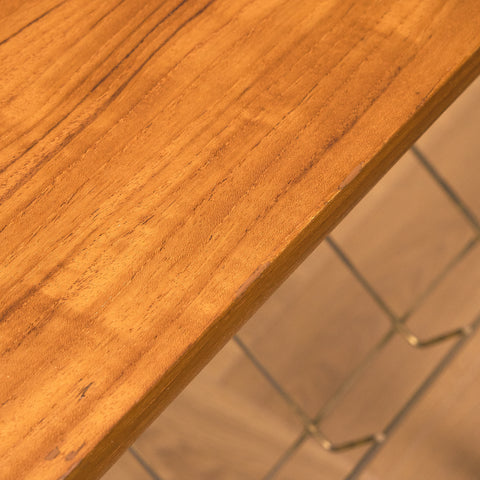 Svenskt sidobord med tidningshylla i teak av Bröderna Miller AB, Bankeryd