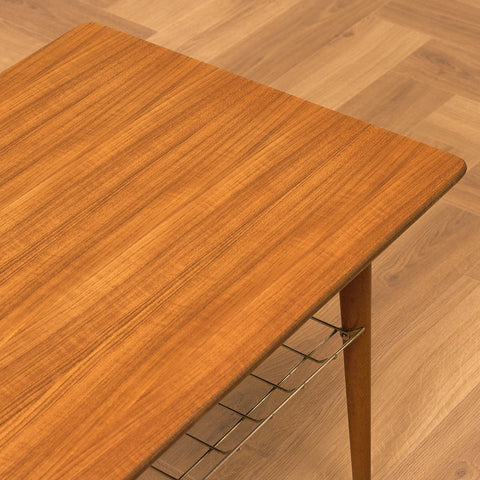 Svenskt sidobord med tidningshylla i teak