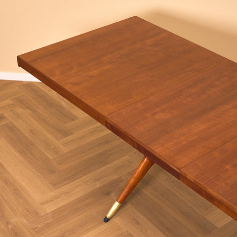 Svenskt matbord i mahogny av David Rosén för Nordiska Kompaniet, modell 'Napoli'