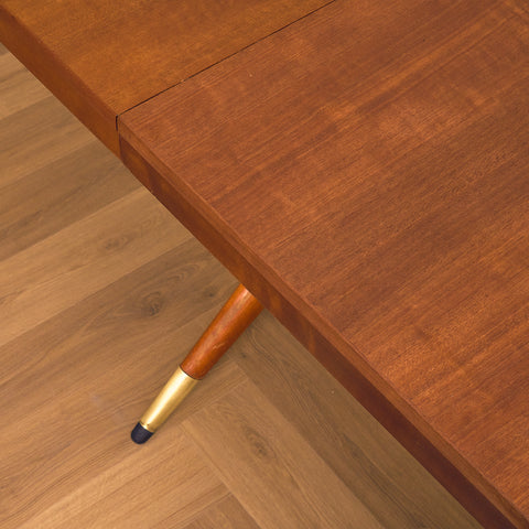 Svenskt matbord i mahogny av David Rosén för Nordiska Kompaniet, modell 'Napoli'