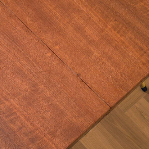 Svenskt matbord i mahogny av David Rosén för Nordiska Kompaniet, modell 'Napoli'