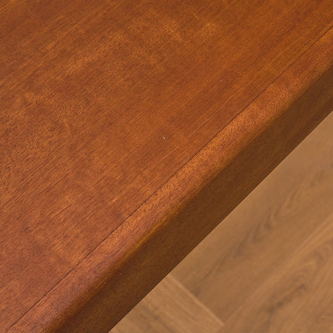 Svenskt matbord i mahogny av David Rosén för Nordiska Kompaniet, modell 'Napoli'