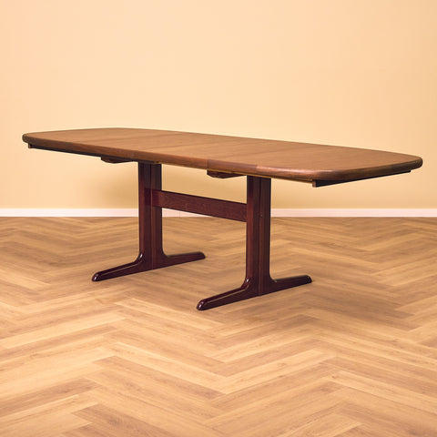 Dansk oval matbord i mahogny från Skovby Møbelfabrik