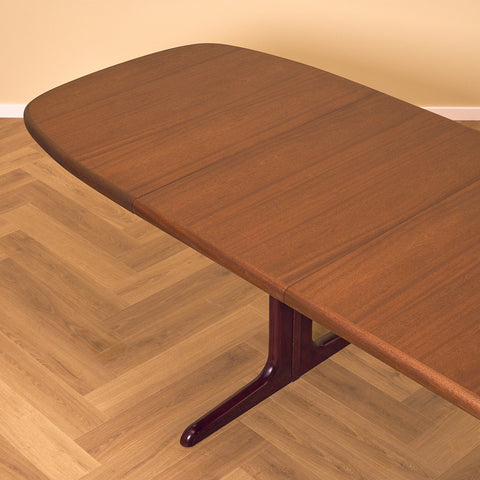 Dansk oval matbord i mahogny från Skovby Møbelfabrik