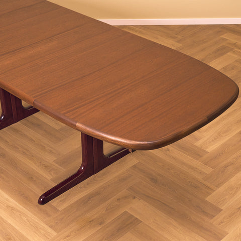 Dansk oval matbord i mahogny från Skovby Møbelfabrik