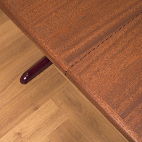 Dansk oval matbord i mahogny från Skovby Møbelfabrik