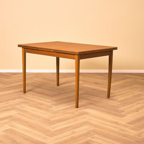 Svenskt matbord i teak