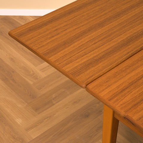 Svenskt matbord i teak