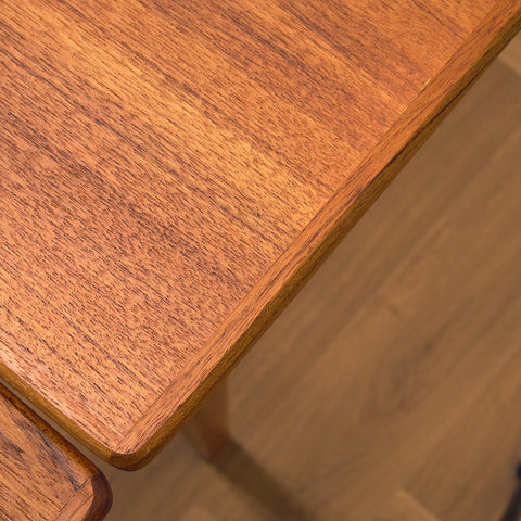 Svenskt matbord i teak