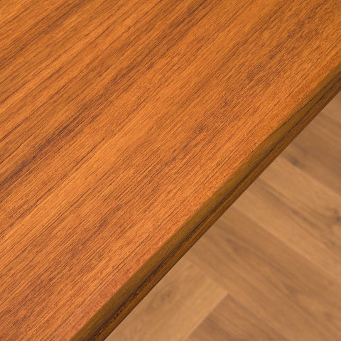 Svenskt matbord i teak