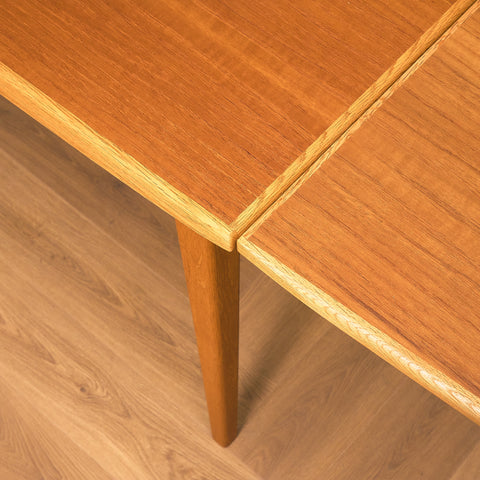 Svenskt rektangulärt matbord i teak och ek från Rosendal Möbelfabrik, Rottne