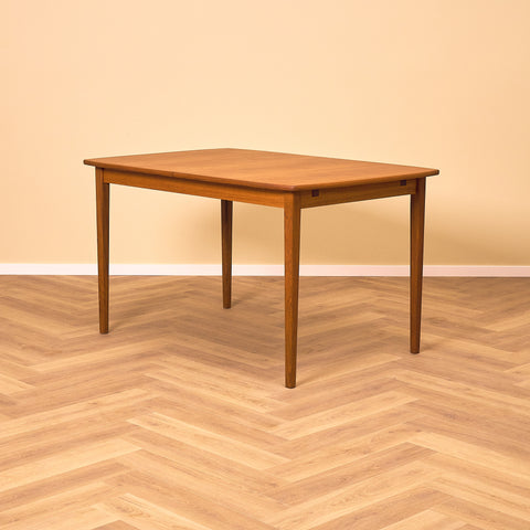 Svenskt rektangulärt matbord i teak