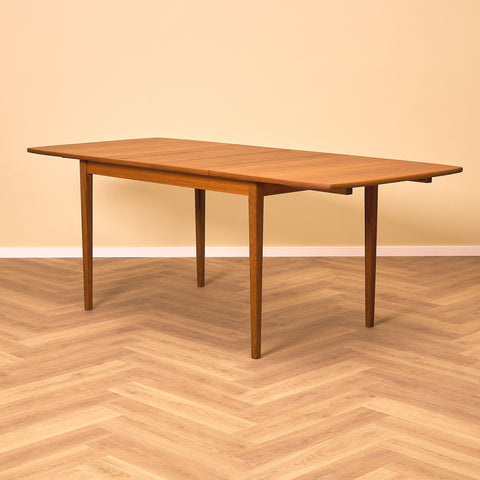 Svenskt rektangulärt matbord i teak