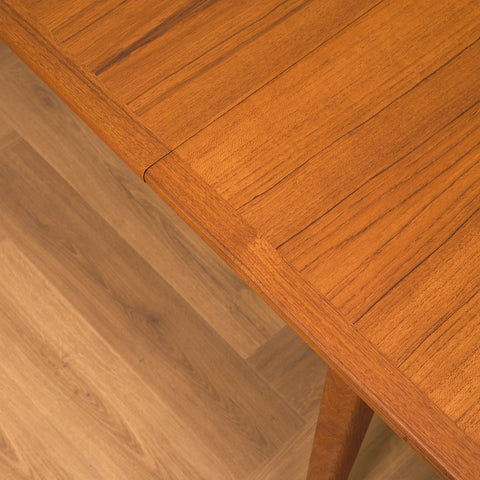 Svenskt rektangulärt matbord i teak