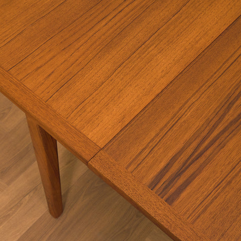 Svenskt rektangulärt matbord i teak