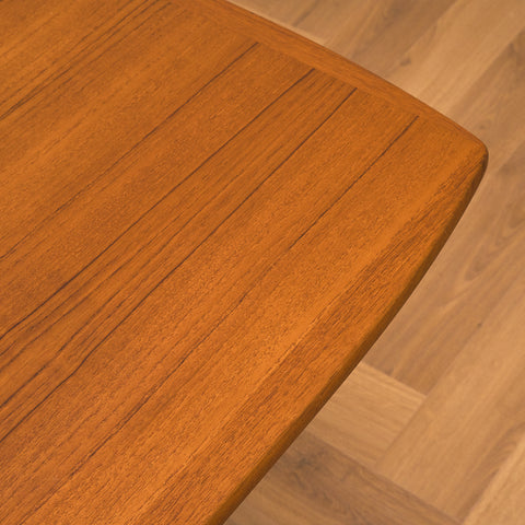 Svenskt rektangulärt matbord i teak