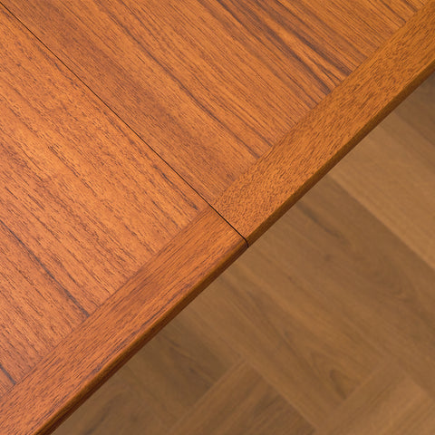 Svenskt rektangulärt matbord i teak