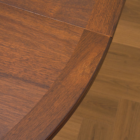 Svenskt runt matbord i valnöt av Nils Jonsson för Troeds