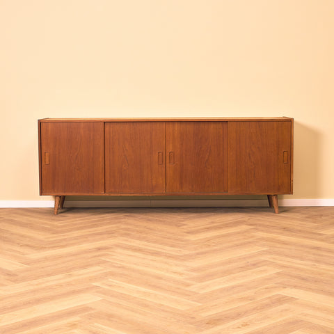 Danskt sideboard i teak av P. Westergaards møbelfabrik