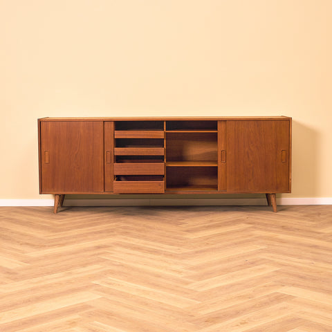 Danskt sideboard i teak av P. Westergaards møbelfabrik