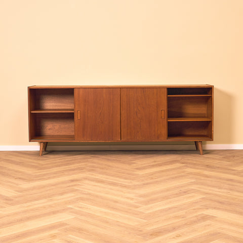 Danskt sideboard i teak av P. Westergaards møbelfabrik
