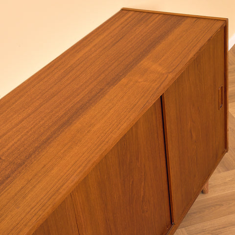 Danskt sideboard i teak av P. Westergaards møbelfabrik