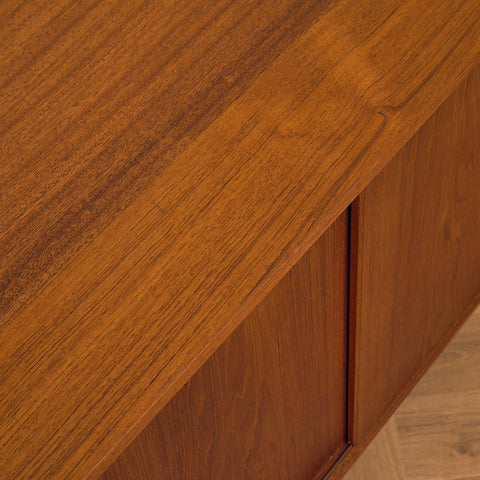 Danskt sideboard i teak av P. Westergaards møbelfabrik