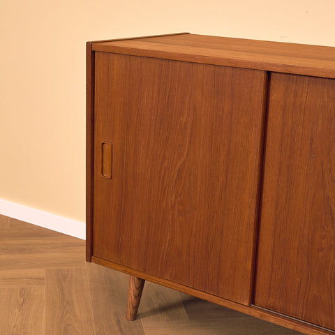Danskt sideboard i teak av P. Westergaards møbelfabrik