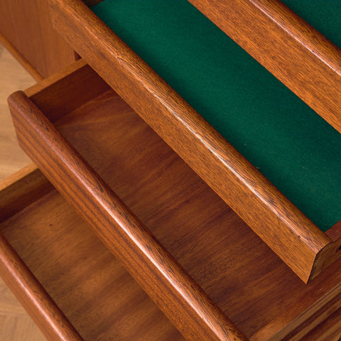 Danskt sideboard i teak av P. Westergaards møbelfabrik