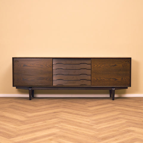 Danskt sideboard i ek av Henry Rosengren Hansen för Skovby