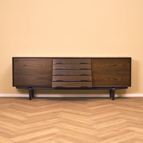 Danskt sideboard i ek av Henry Rosengren Hansen för Skovby