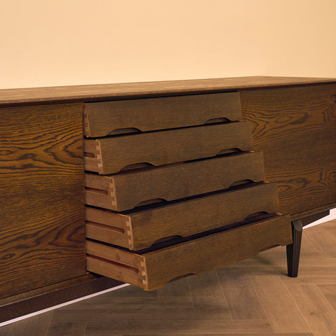 Danskt sideboard i ek av Henry Rosengren Hansen för Skovby