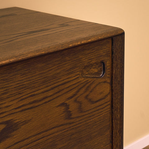 Danskt sideboard i ek av Henry Rosengren Hansen för Skovby