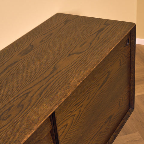 Danskt sideboard i ek av Henry Rosengren Hansen för Skovby