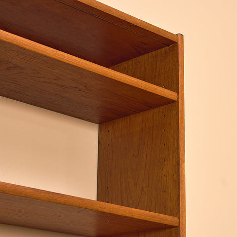 Svensk bokhylla i teak av Bertil Fridhagen för Bodafors