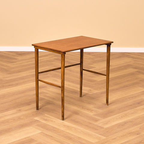 Mid-century sidobord i teak och ek