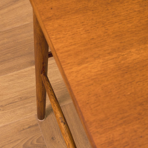 Mid-century sidobord i teak och ek