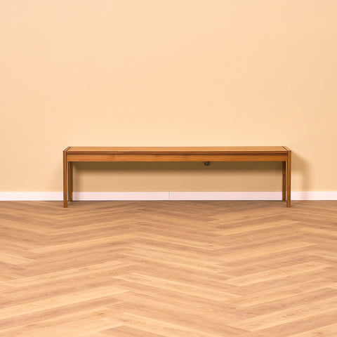 Svenskt sidobord / TV-bänk i teak