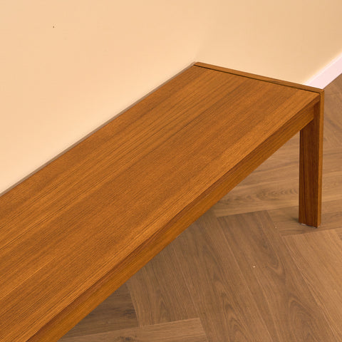 Svenskt sidobord / TV-bänk i teak